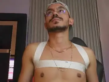 Chaturbate Live Sex Cam of thomasmontiel