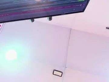 Chaturbate Live Sex Cam of emmy_sweet_69
