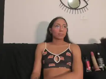 Chaturbate Live Sex Cam of emilygomezz