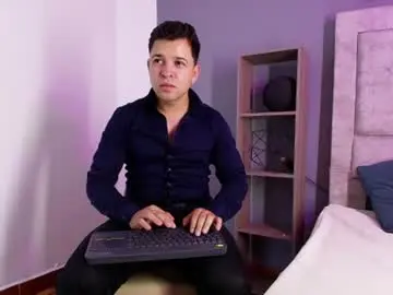 Chaturbate Live Sex of hey_noah