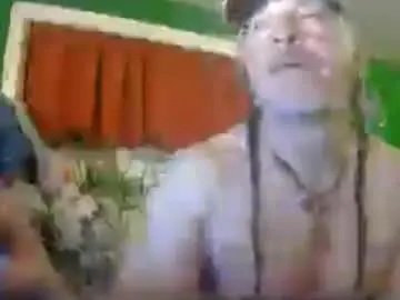 Chaturbate Live Sex Cam of hippiedad333