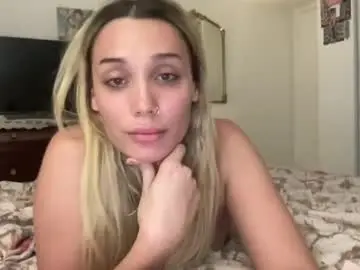 Chaturbate Live Sex Cam of briiiibaby01