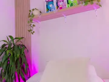Chaturbate Live Sex Cam of emilyy_bank