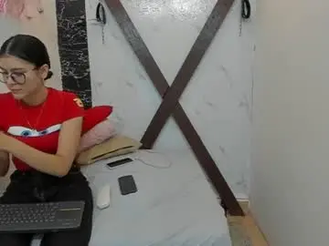 Chaturbate Live Sex Cam of serenaluna19