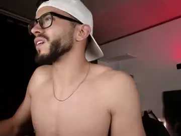Chaturbate Live Sex of phantom_bigger1