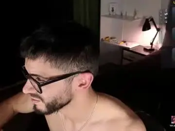 Chaturbate Free Live Porn of phantom_bigger1