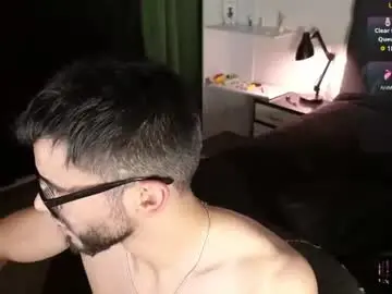 Chaturbate Nude Webcam of phantom_bigger1