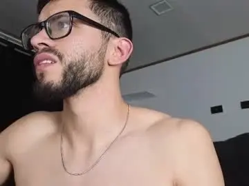Chaturbate Live Porn of phantom_bigger1