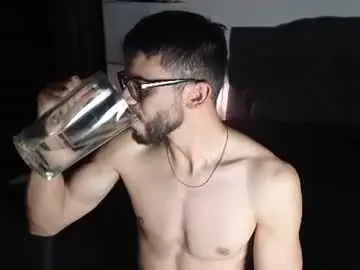 Chaturbate Live Sex of phantom_bigger1