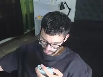 Chaturbate Free Porn Cam of phantom_bigger1