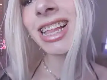Chaturbate Live Sex Cam of roselinedior