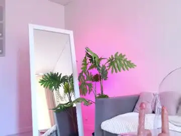 Chaturbate Live Sex Cam of milly_shy