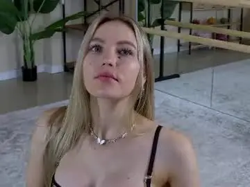 Chaturbate Live Sex Cam of yungtessa