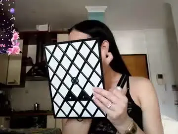 Chaturbate Live Sex Cam of luara_