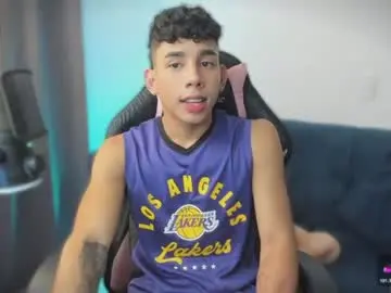 Chaturbate Nude Webcam of andrew_twink18