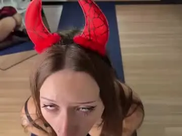 Chaturbate Live Sex Cam of elli_wet
