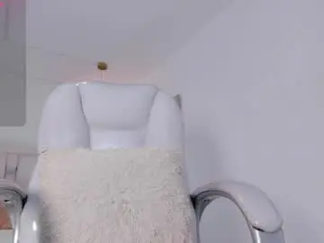 Chaturbate Sex Chat of miabrunette23