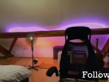 Chaturbate Free Porn Cam of tritonspace
