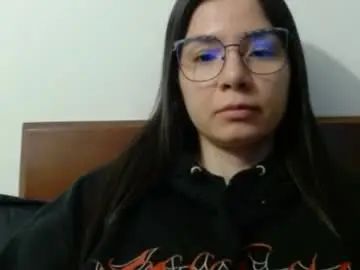Chaturbate Live Sex Cam of wolfs_daughter