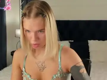 Chaturbate Live Sex Cam of amorelune