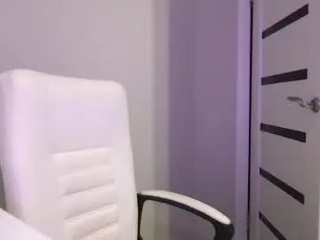 Chaturbate Live Sex Cam of foxyshy_x