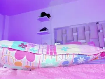 Chaturbate Live Sex Cam of emili_clark