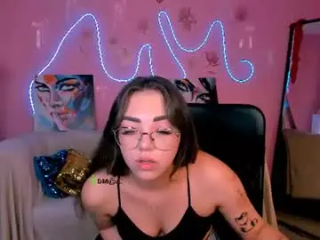 Chaturbate Live Sex Cam of elyra_lir