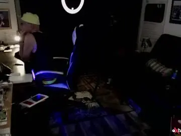 Chaturbate Free Live Porn of dopeleaf2