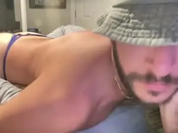 Chaturbate Live Sex Cam of sexythongguy1