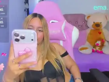 Chaturbate Sex Cam of ema_tayy