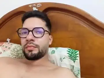 Chaturbate Live Porn of midoumas1