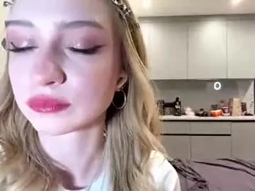 Chaturbate Live Sex Cam of carlyntrembly