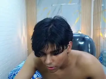 Chaturbate Live Sex Cam of rau_22