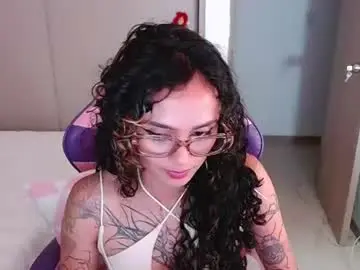 Chaturbate Live Sex Cam of bluee_v