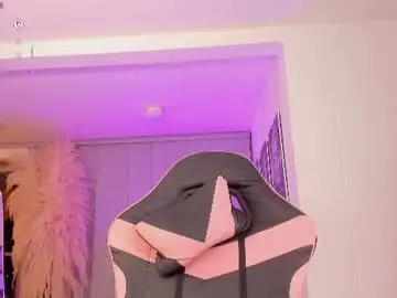 Chaturbate Live Sex Cam of mia_yourmommy