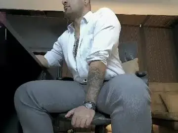 Chaturbate Live Sex Cam of leon_1717