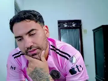 Chaturbate Free Porn Cam of tomy_johnson2