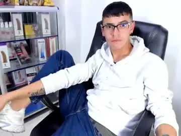 Chaturbate Live Sex Cam of htoorh_smith14