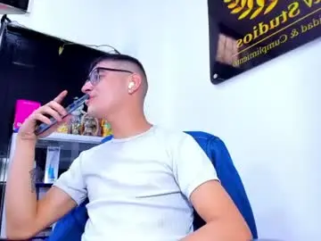 Chaturbate Adult Video Chat of htoorh_smith14
