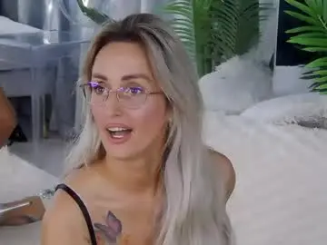 Chaturbate Best live sex cam show of isabelleethan