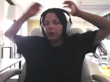 Chaturbate Adult Webcams of tinykylie