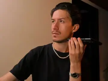 Chaturbate Sex Chat of adrianwilliams_