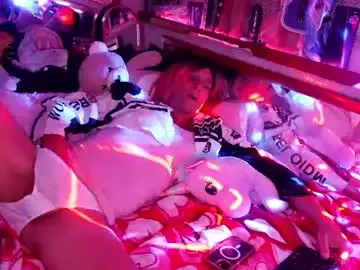 Chaturbate Adult Video Chat of cddelphine35