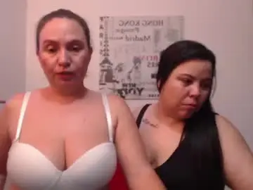 Chaturbate Live Sex Cam of hidden_tinna