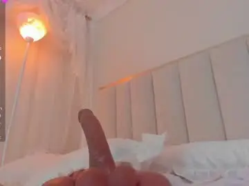 Chaturbate Live Sex Cam of your_petite18