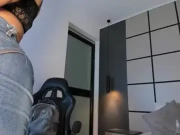 Chaturbate Live Sex Cam of zoee_zi