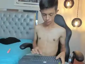 Chaturbate Live Porn of fem_danny7