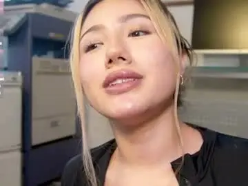 Chaturbate Live Sex Cam of isa_cortes_