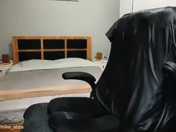 Chaturbate Live Sex Cam of mikestrip