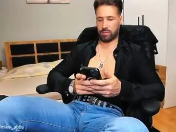 Chaturbate Live Sex Cam of mikestrip